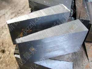 б�|�F��Ҫ����늏S���Vɽ�����m���Cе�O�䰲�b�{ԇ���Cе�ӹ����ИI(y��),��;�����ڸ��N�O���ˮƽ��ƽ���{��,ʹ�O�����\�D�^���в��l(f��)���Aб������,���C�O�����\�D�^����̎��ˮƽ����(w��n)����B(t��i),�p���O��ĥ�p,���C�O��������\�м������ĸ߾���.